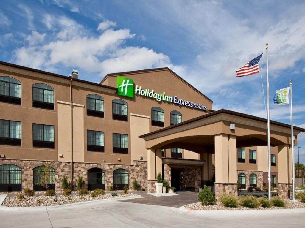 Holiday Inn Express Hotel & Suites Grand Island By Ihg Exterior foto