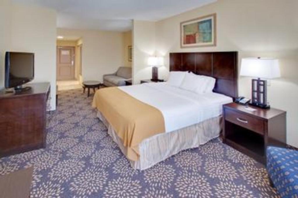Holiday Inn Express Hotel & Suites Grand Island By Ihg Exterior foto